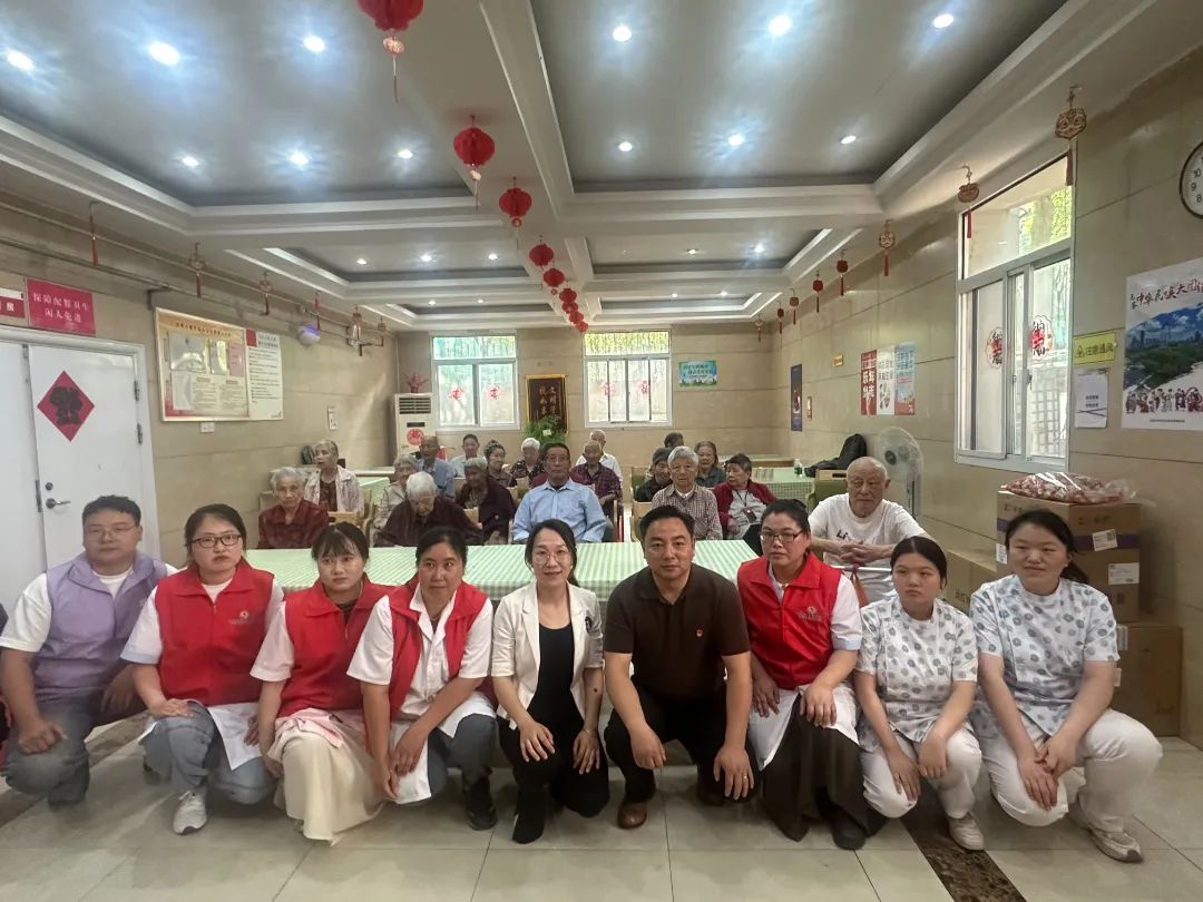 “粽香传情 乐享银龄”—402cc永利集团发展端午节关爱长者活动